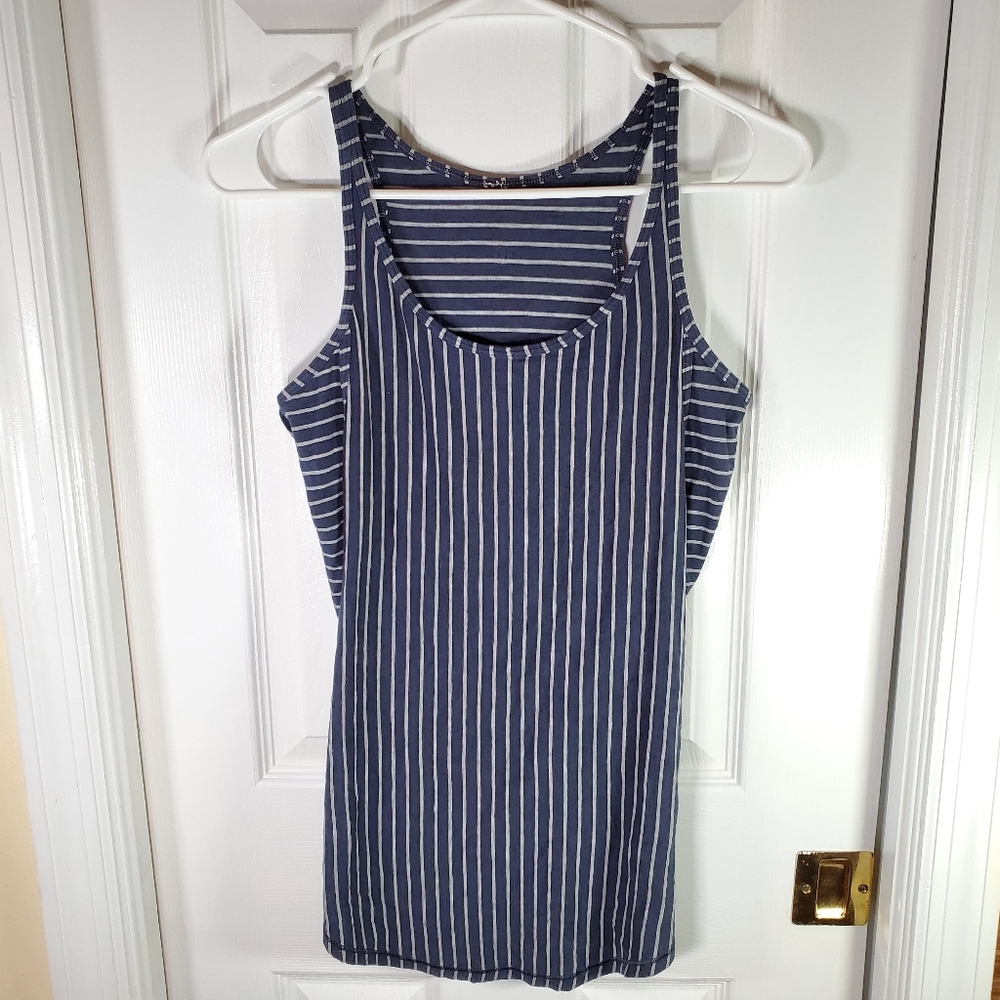 • EUC lululemon criss cross striped tank size 4 Blue